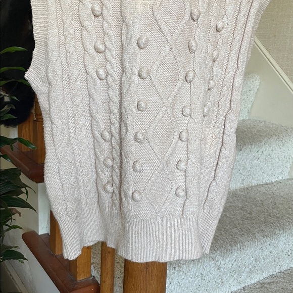 Debut Cream Cable Knit Sleeveless Turtleneck Sweater - Picture 5 of 11
